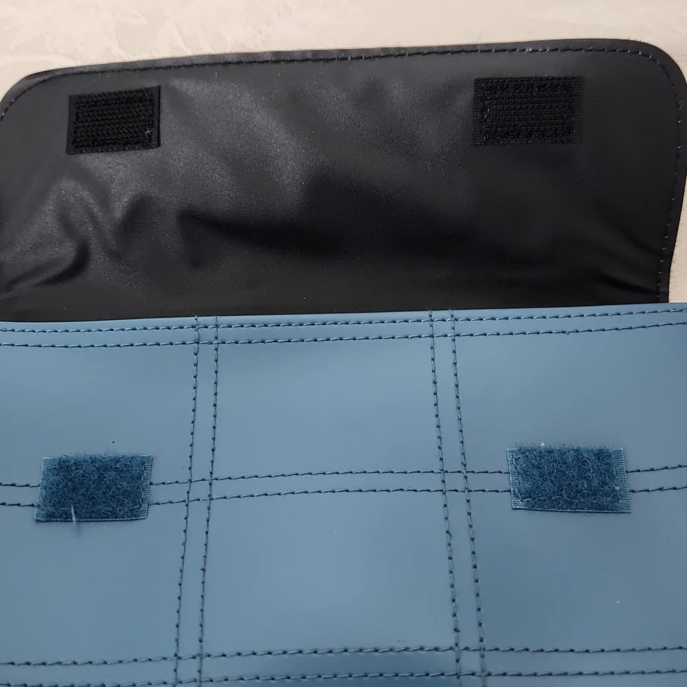 Estee Lauder blue cosmetic bag hook and loop fasteners - Picture 4 of 5
